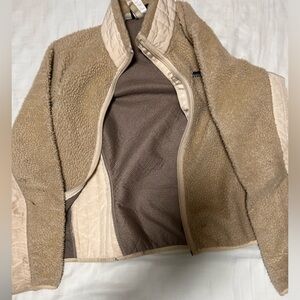 Patagonia Off-White and Beige Fleece Jacket